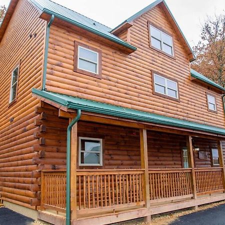 Spacious 2800 Sq Ft-Cozy Wood Cabin-New Build ピジョンフォージ エクステリア 写真
