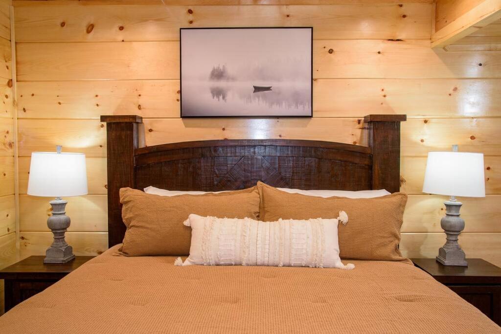Spacious 2800 Sq Ft-Cozy Wood Cabin-New Build ピジョンフォージ エクステリア 写真
