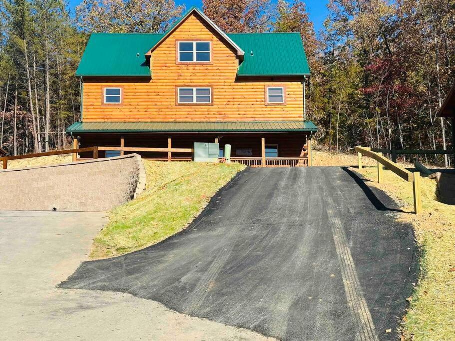 Spacious 2800 Sq Ft-Cozy Wood Cabin-New Build ピジョンフォージ エクステリア 写真