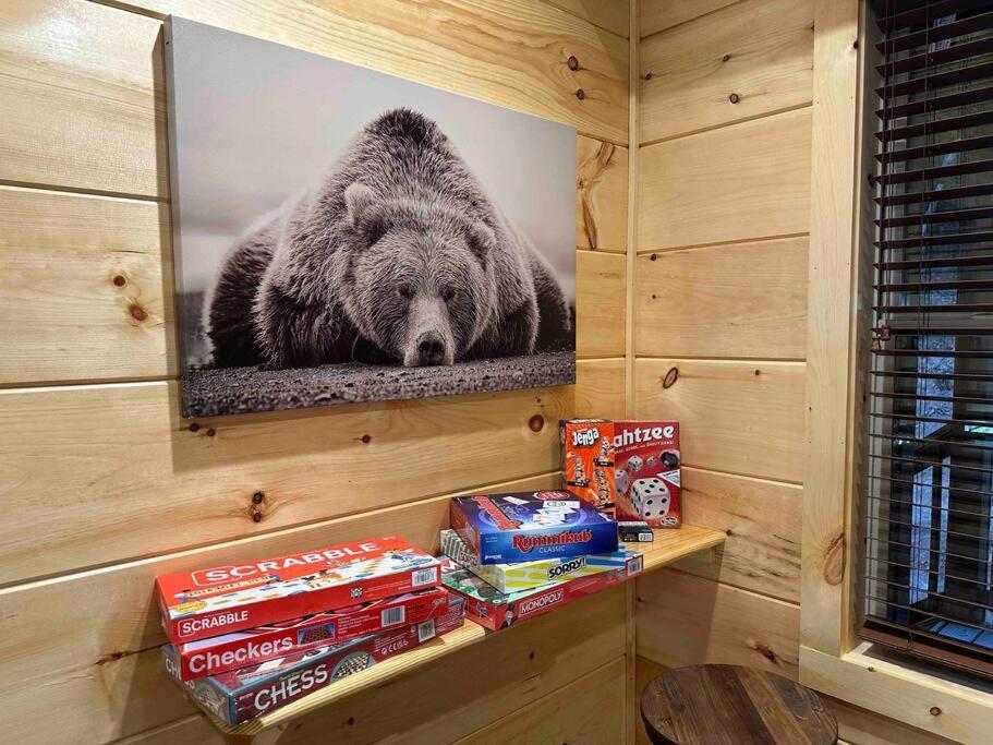 Spacious 2800 Sq Ft-Cozy Wood Cabin-New Build ピジョンフォージ エクステリア 写真