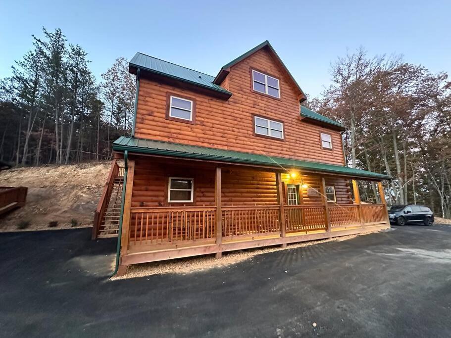 Spacious 2800 Sq Ft-Cozy Wood Cabin-New Build ピジョンフォージ エクステリア 写真