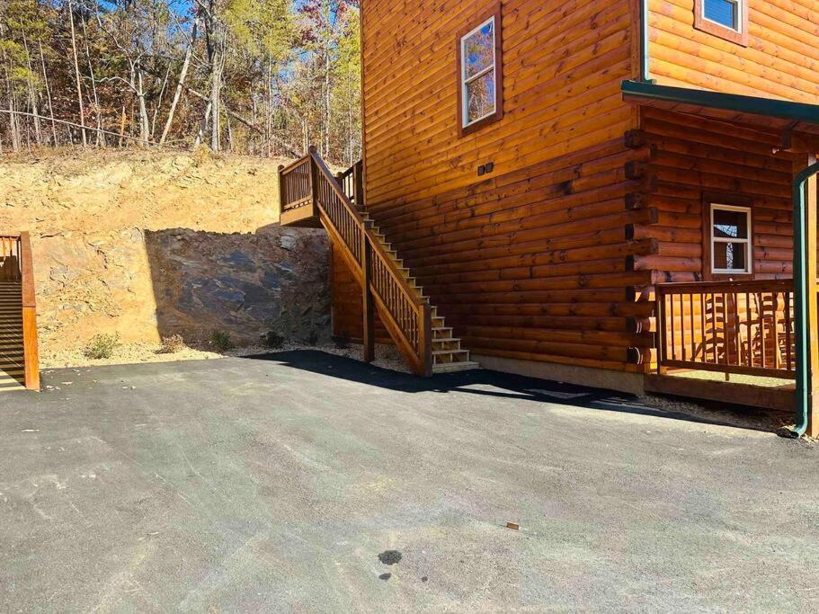 Spacious 2800 Sq Ft-Cozy Wood Cabin-New Build ピジョンフォージ エクステリア 写真