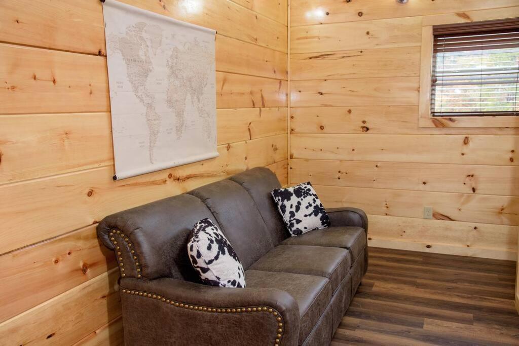 Spacious 2800 Sq Ft-Cozy Wood Cabin-New Build ピジョンフォージ エクステリア 写真