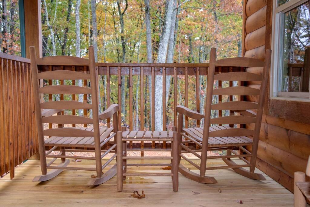 Spacious 2800 Sq Ft-Cozy Wood Cabin-New Build ピジョンフォージ エクステリア 写真