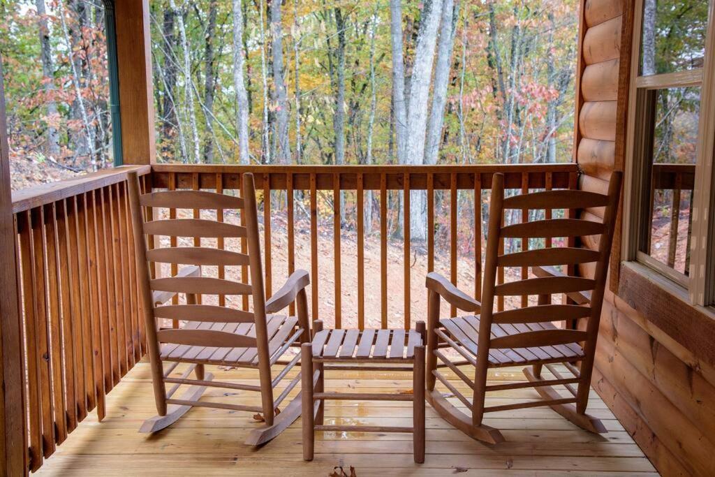 Spacious 2800 Sq Ft-Cozy Wood Cabin-New Build ピジョンフォージ エクステリア 写真
