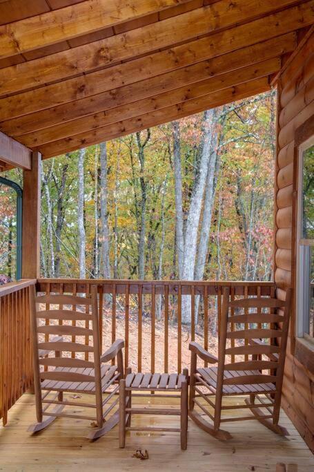 Spacious 2800 Sq Ft-Cozy Wood Cabin-New Build ピジョンフォージ エクステリア 写真