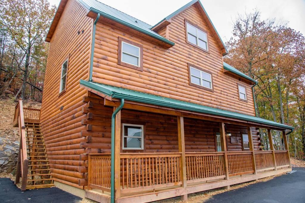 Spacious 2800 Sq Ft-Cozy Wood Cabin-New Build ピジョンフォージ エクステリア 写真